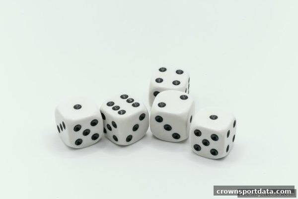 皇冠体育官网揭秘：电子牛牛中的心理博弈制胜法则